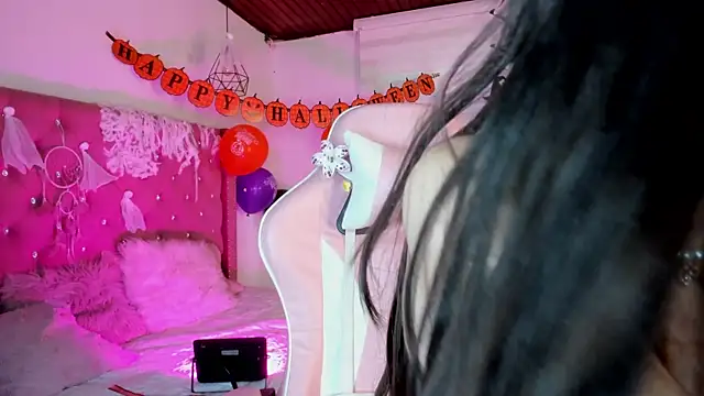 Snapshot of Jade_rey_ chatting on 10-18-25, 09:06 Jade rey online show from 10-18-25, 09:06