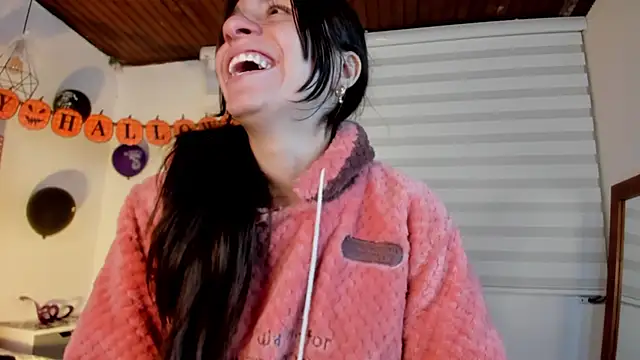 Snapshot of Jade_rey_ chatting on 10-31-25, 03:14 Jade rey online show from 10-31-25, 03:14