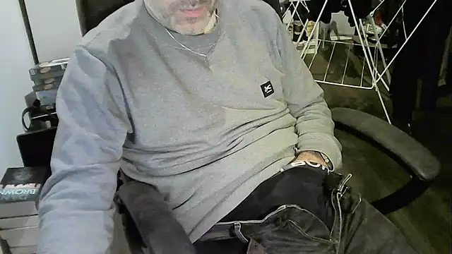 Snapshot of Chrisprngr chatting on 01-12-26, 09:41 Chrisprngr online show from 01-12-26, 09:41