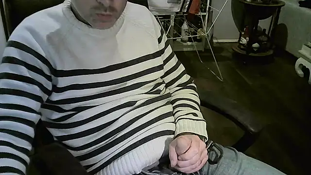 Snapshot of Chrisprngr chatting on 10-27-25, 05:25 Chrisprngr online show from 10-27-25, 05:25