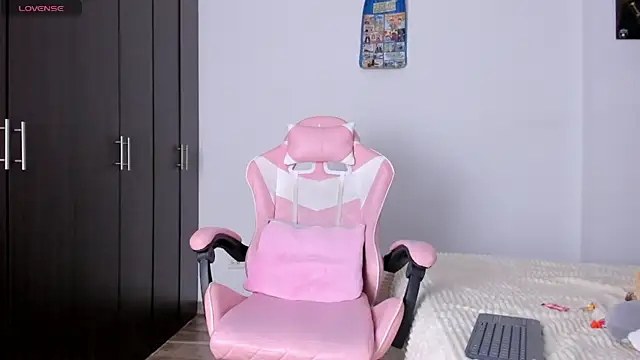 kendal hot01 online show from 03-12-26, 07:07