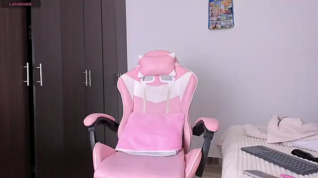 kendal hot01 online show from 03-24-26, 05:13