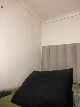 Trans fairy online show from 12-19-25, 06:32