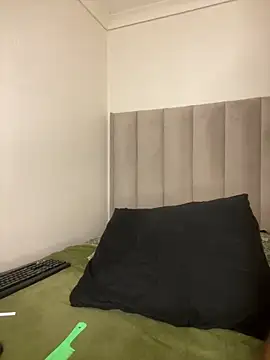 Trans fairy online show from 12-18-25, 08:23