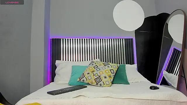 little lemmons  online show from 03-08-26, 02:42