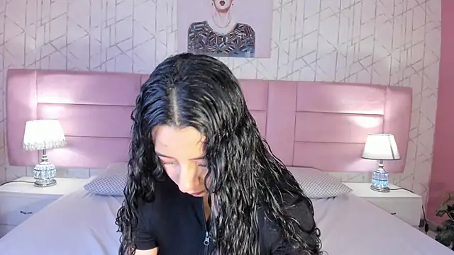 BellaSwwan online show from 12-17-25, 01:27