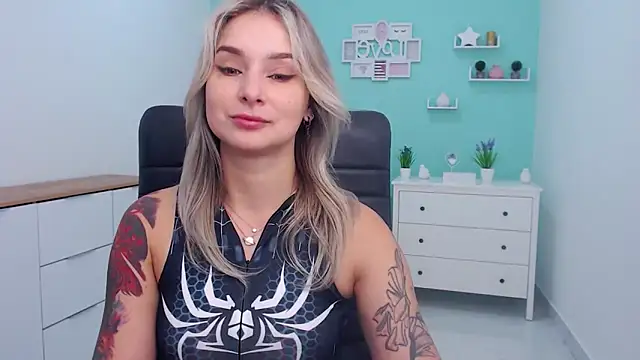 Snapshot of LilFleurish chatting on 10-30-25, 05:17 LilFleurish online show from 10-30-25, 05:17