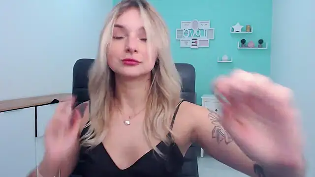 Snapshot of LilFleurish chatting on 11-23-25, 06:12 LilFleurish online show from 11-23-25, 06:12