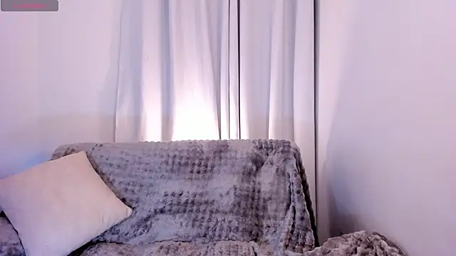 sarah saenz  online show from 04-18-26, 05:32