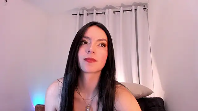 sarah saenz  online show from 04-25-26, 08:28