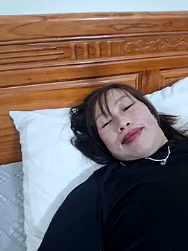 ngocngoc cute online show from 12-21-25, 01:24