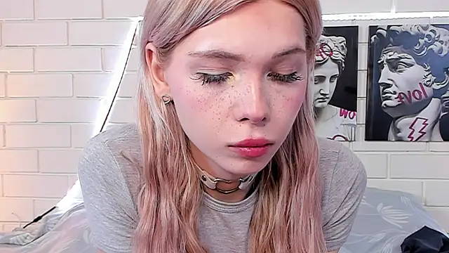 Blondy Fina online show from 09-10-25, 04:44