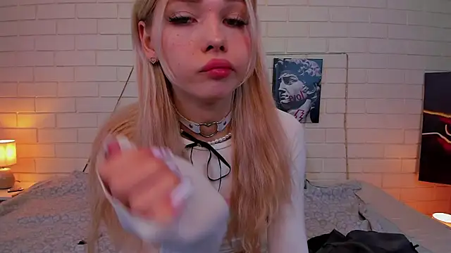 Blondy Fina online show from 10-02-25, 04:49