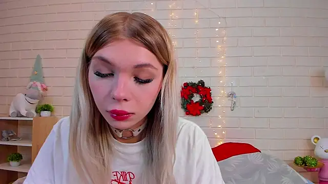 Snapshot of Blondy_Fina chatting on 02-07-26, 04:42 Blondy Fina online show from 02-07-26, 04:42