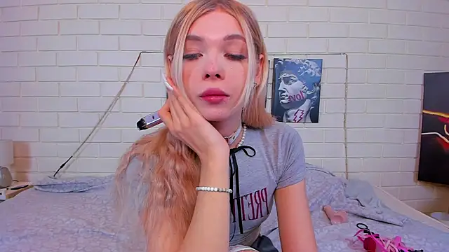 Blondy Fina online show from 10-05-25, 04:47