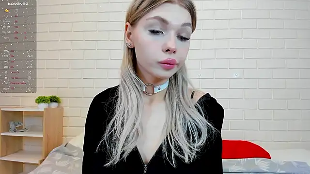 Snapshot of Blondy_Fina chatting on 02-22-26, 04:48 Blondy Fina online show from 02-22-26, 04:48