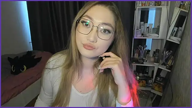 lyra x online show from 10-27-25, 04:57