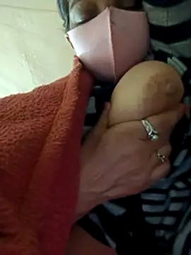 Snapshot of soni_yhakur chatting on 01-13-26, 12:15 soni yhakur online show from 01-13-26, 12:15