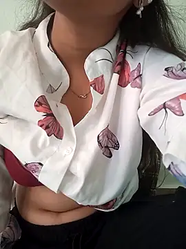 Snapshot of Neha_Tyagi chatting on 10-05-25, 05:31 Neha Tyagi online show from 10-05-25, 05:31