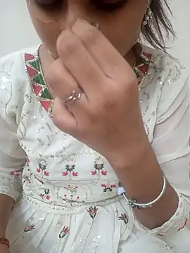 Snapshot of Neha_Tyagi chatting on 10-18-25, 07:32 Neha Tyagi online show from 10-18-25, 07:32