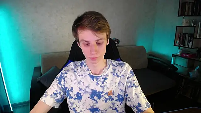 yes cute boy  online show from 04-15-26, 09:48