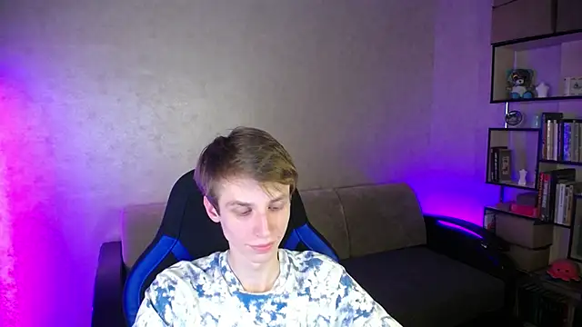 Snapshot of yes_cute_boy_ chatting on 10-17-25, 08:32 yes cute boy  online show from 10-17-25, 08:32