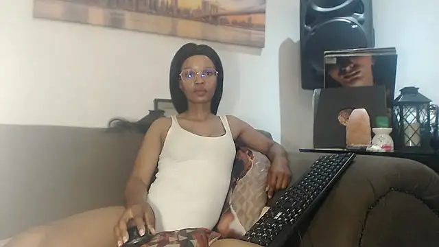 Snapshot of SereneLips chatting on 09-20-25, 01:05 SereneLips online show from 09-20-25, 01:05