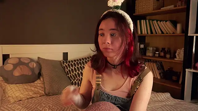 Snapshot of AlbertaClack chatting on 11-05-25, 11:13 AlbertaClack online show from 11-05-25, 11:13