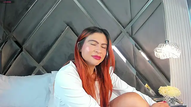 CoraimaSahin online show from 12-17-25, 04:28