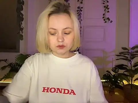 MoonIvy  online show from 07-16-26, 07:55