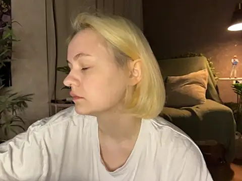 MoonIvy  online show from 06-14-26, 07:48