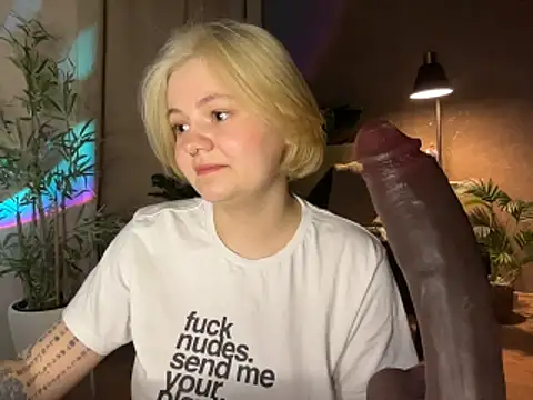 MoonIvy  online show from 03-21-26, 07:51