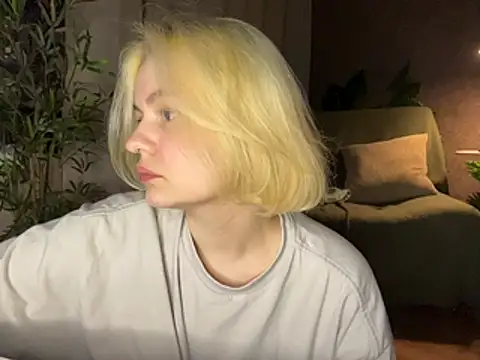 MoonIvy  online show from 06-08-26, 07:36