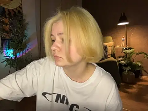 MoonIvy  online show from 03-28-26, 06:31