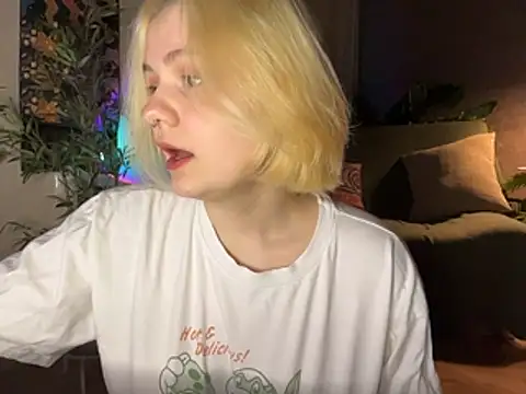 MoonIvy  online show from 04-30-26, 06:48