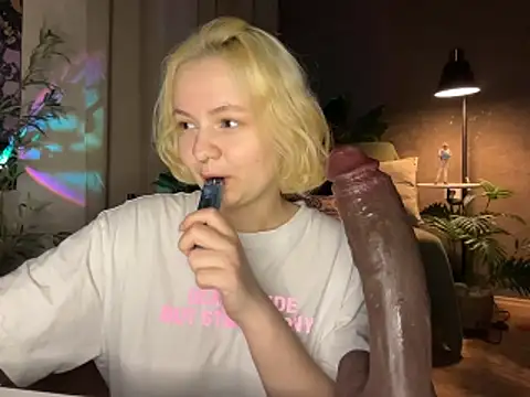 MoonIvy  online show from 06-02-26, 07:36
