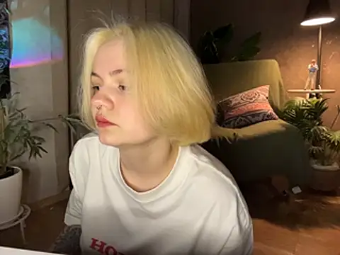 MoonIvy  online show from 04-17-26, 07:06