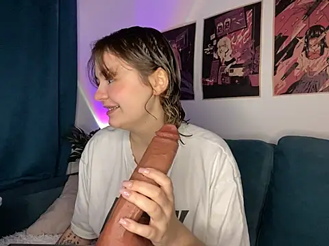 MoonIvy  online show from 09-18-25, 05:05