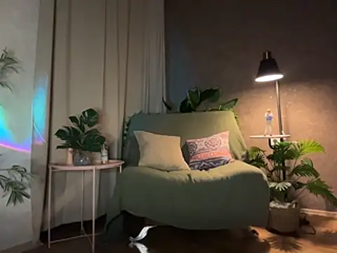 MoonIvy  online show from 05-04-26, 05:05