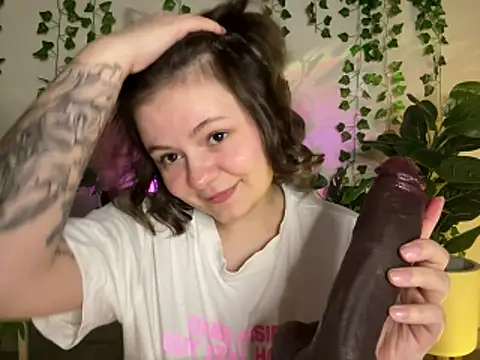 MoonIvy  online show from 02-05-26, 06:37