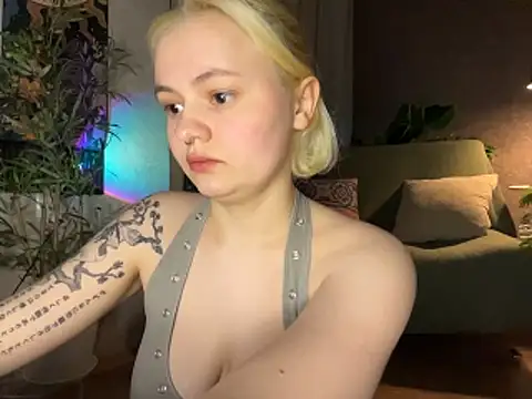 MoonIvy  online show from 05-11-26, 07:22
