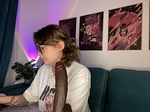 MoonIvy  online show from 09-11-25, 05:13