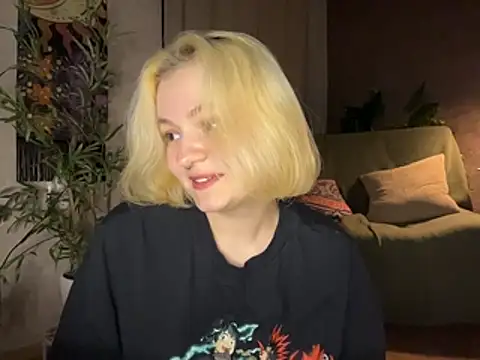 MoonIvy  online show from 06-12-26, 07:11