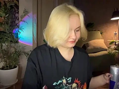 MoonIvy  online show from 05-10-26, 07:16