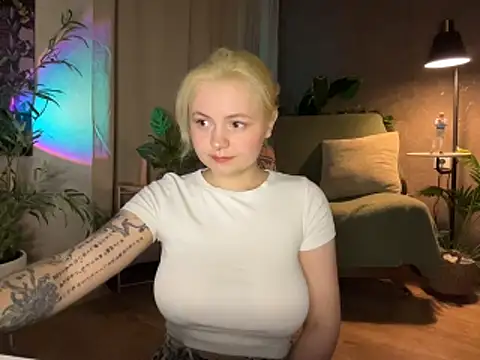 MoonIvy  online show from 05-08-26, 07:17