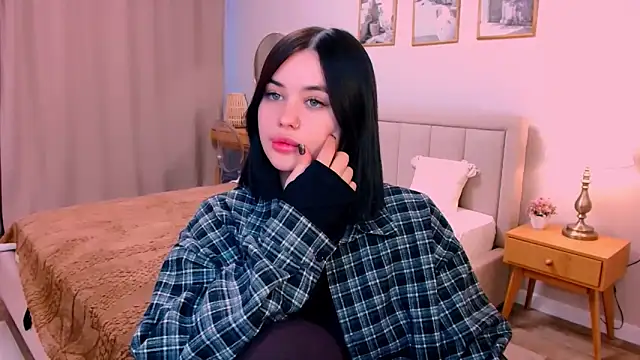 Snapshot of lil_angel_ chatting on 02-09-26, 02:26 lil angel online show from 02-09-26, 02:26