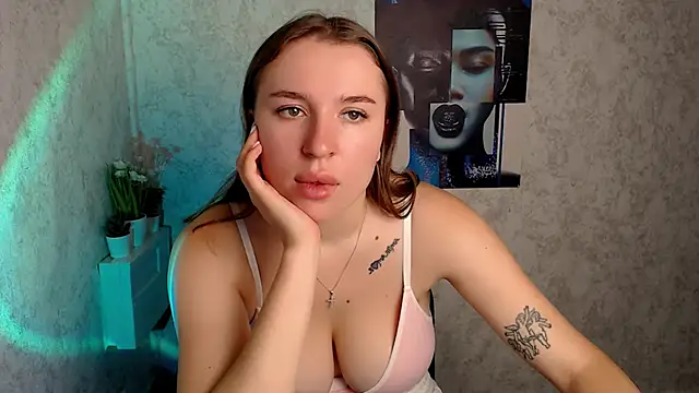 JuliaTopp  online show from 10-22-25, 06:13