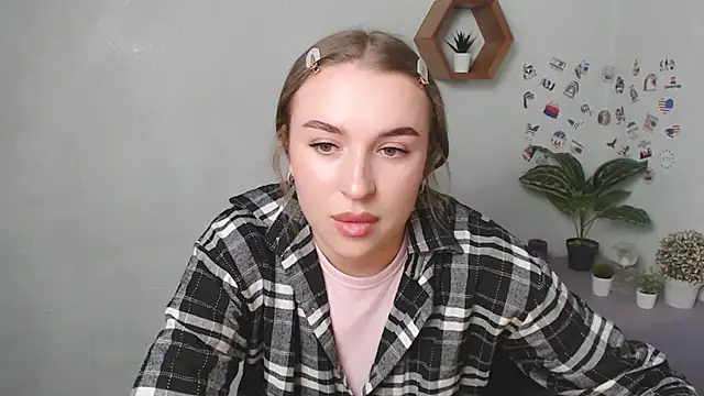 JuliaTopp  online show from 09-26-25, 10:44