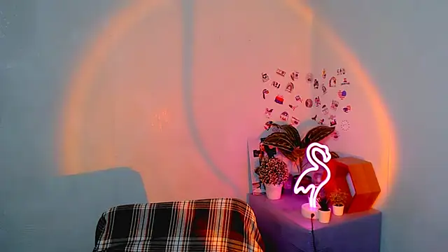 JuliaTopp  online show from 11-19-25, 08:03