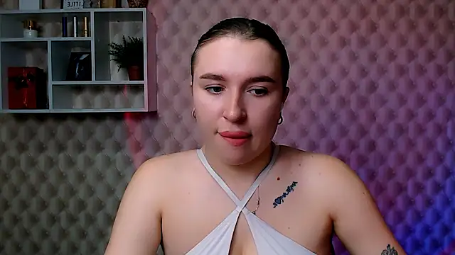 JuliaTopp  online show from 12-05-25, 08:46